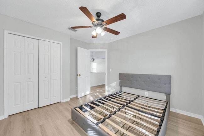 Building Photo - Nice 3/2.5 Home in East Orlando with 2-Car Garage