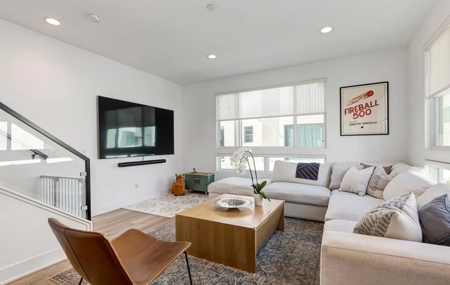 Building Photo - 2907 W Exposition Pl