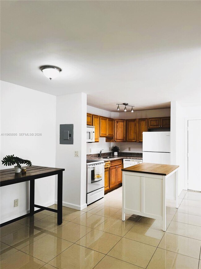 Building Photo - 10725 Cleary Blvd