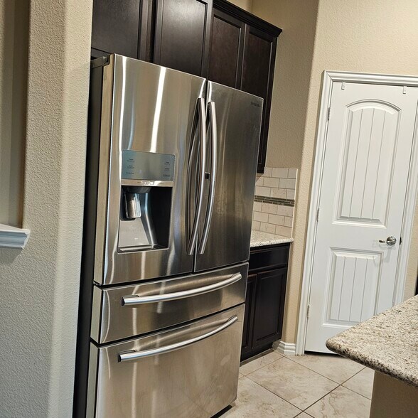 Kitchen with Refrigerator included - 905 Avian Dr
