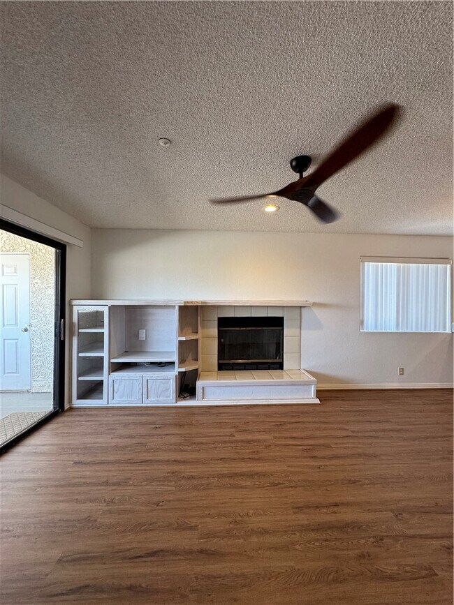 Building Photo - 2022 Merrill Ln