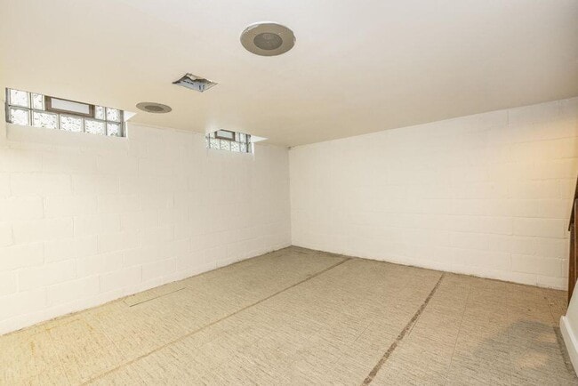 Building Photo - 4750 N Elkhart Ave