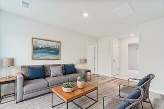 Building Photo - Bright & Spacious Living in Charleston’s Grand Bees!