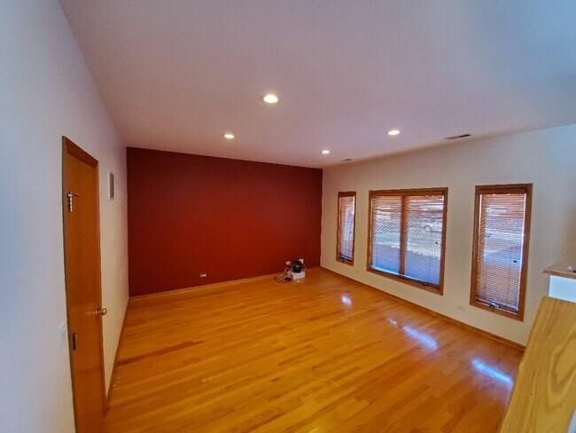 Sitting area-office - 9207 Gerritsen Ave