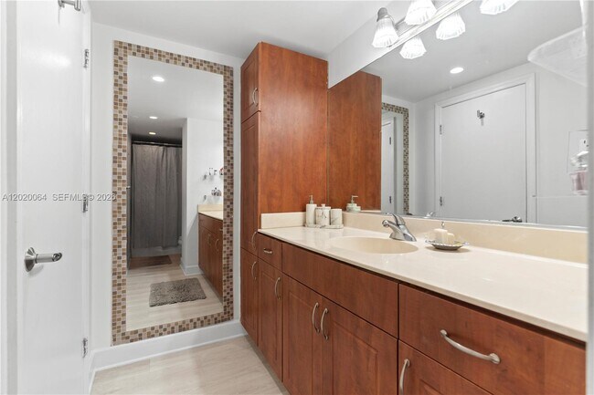 Building Photo - 401 69th St