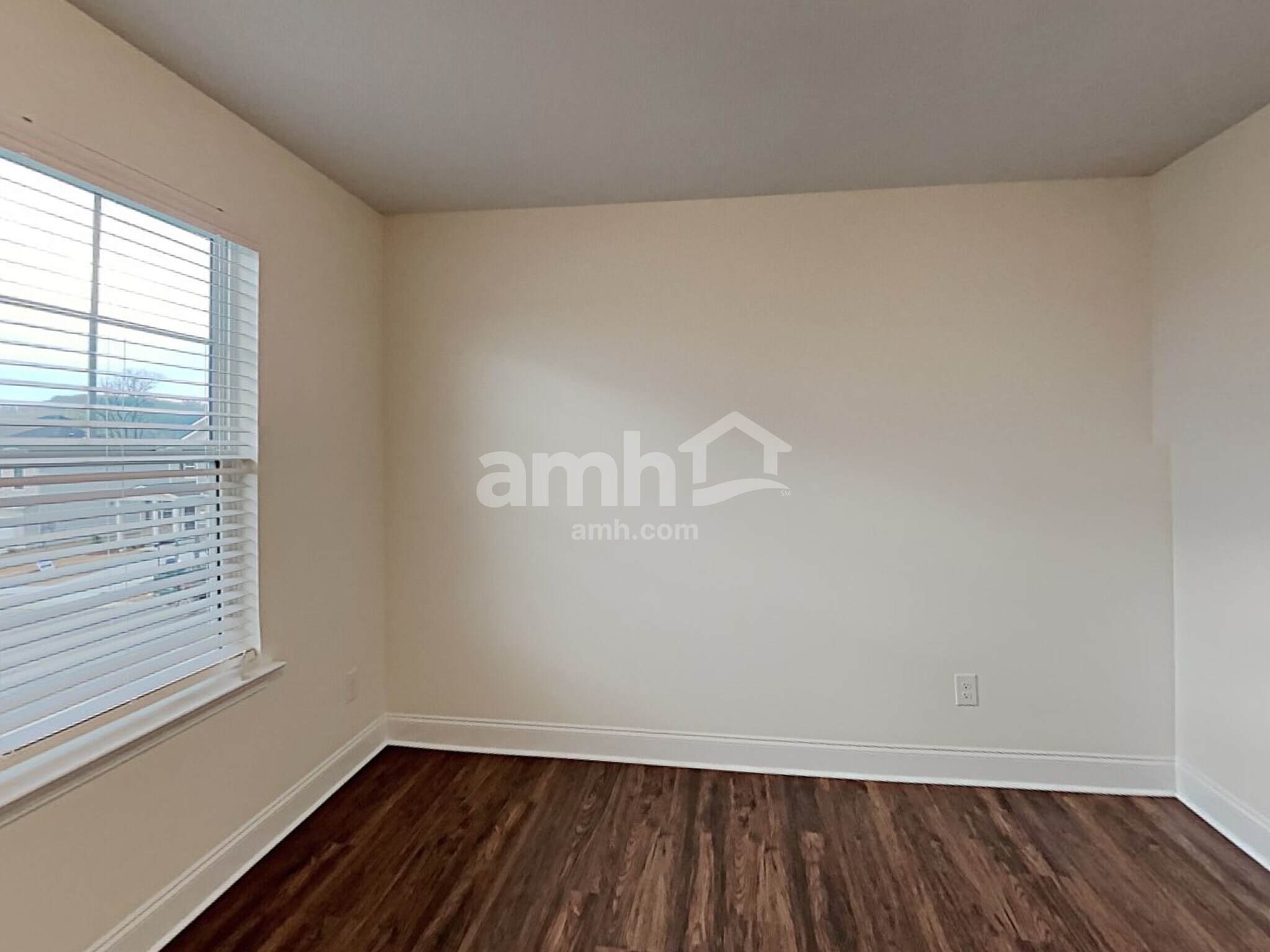 Building Photo - 2001 Bennett Dr