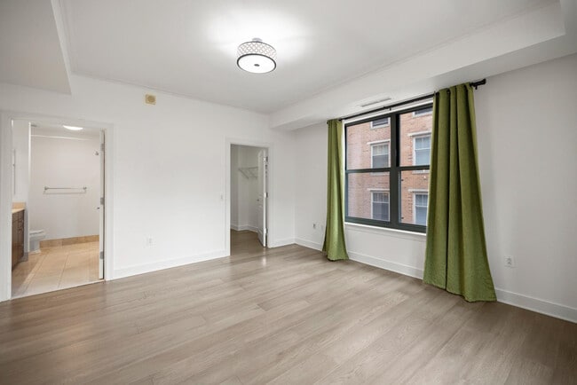 Building Photo - 2425 L St NW