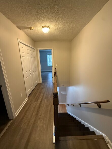 Building Photo - 791 Long Hill Rd