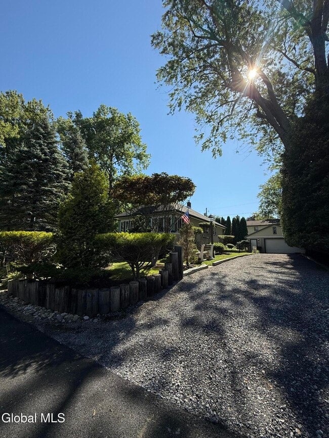 Building Photo - 49 Onderdonk Ave