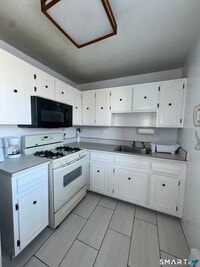 Building Photo - 4 Van Zant St