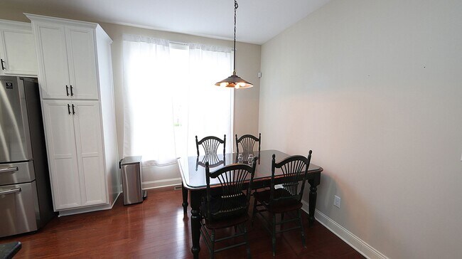 Building Photo - Lovely Condo w/ Two Car Garage in The Cott...