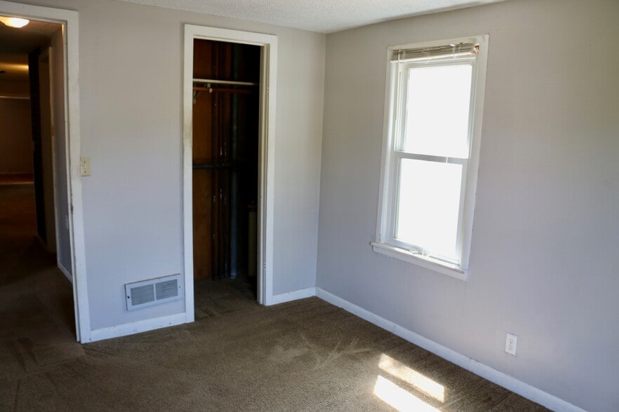 Bedroom - 213 Mound Ave