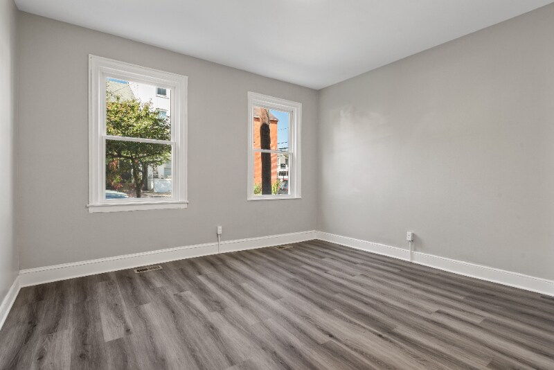 Building Photo - 249 N Mulberry St