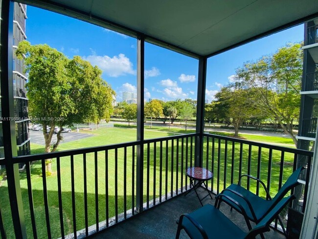 Building Photo - 3475 N Country Club Dr