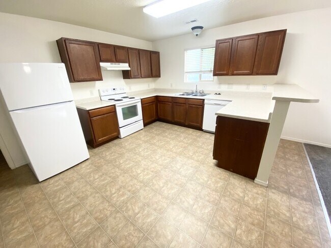 Building Photo - 1243 W 520 S