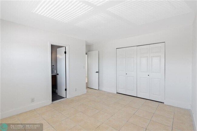 Building Photo - 1200 SW 52nd Ave