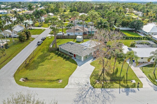 Building Photo - 5854 SE Orange Blossom Trail