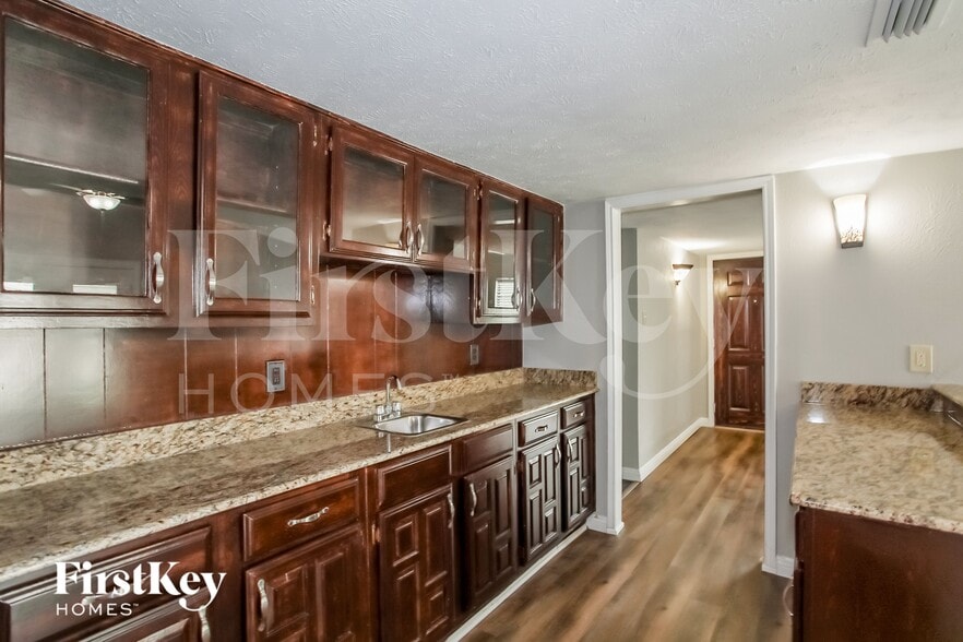 Building Photo - 1835 Tree Line Dr