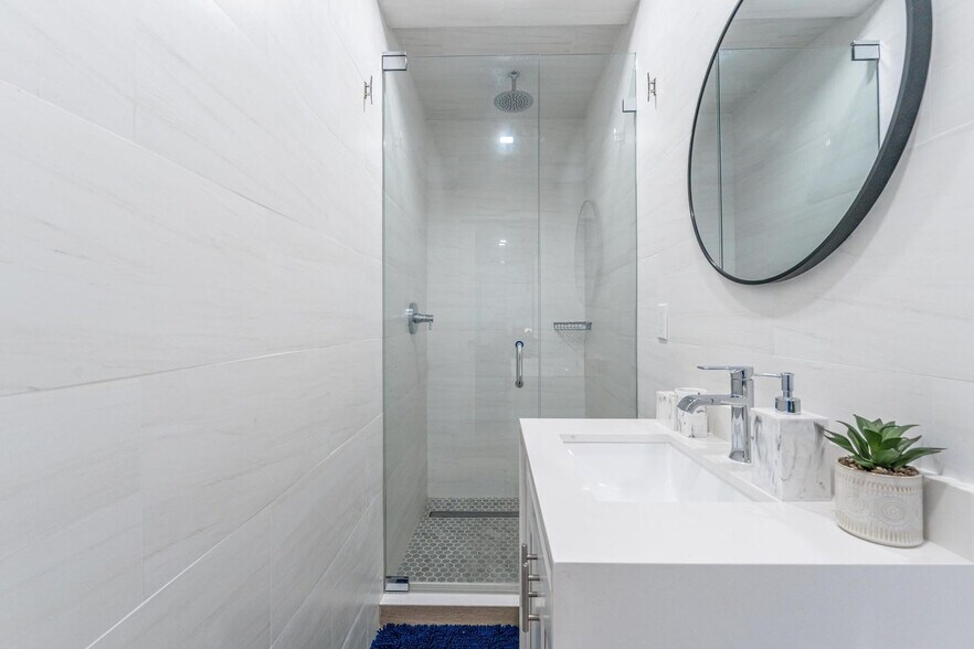 Building Photo - 825-827 Southwest 14th Street-SI FL1-ID1475658P