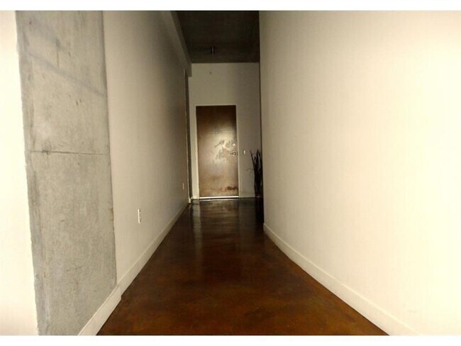 Building Photo - 335 W Ponce de Leon Ave