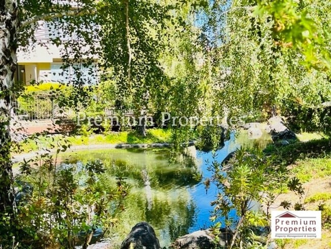 Building Photo - Beautiful 2BD/2BA Condo Unit in the Gated Community of Lakemont at Canyon Lakes- San Ramon
