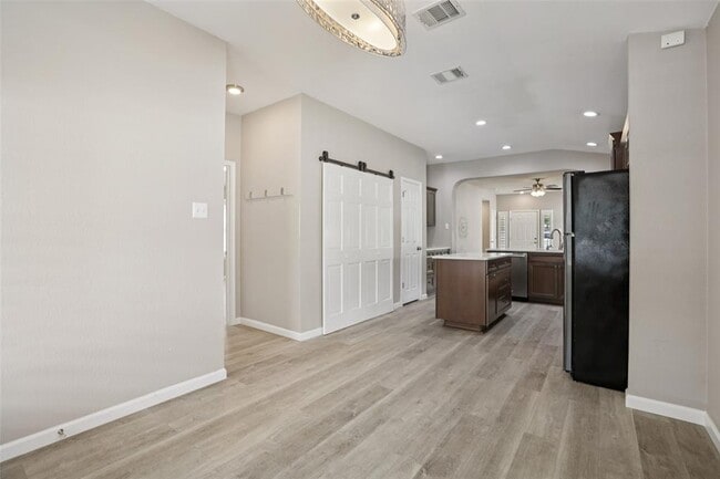 Building Photo - 4937 Hartson