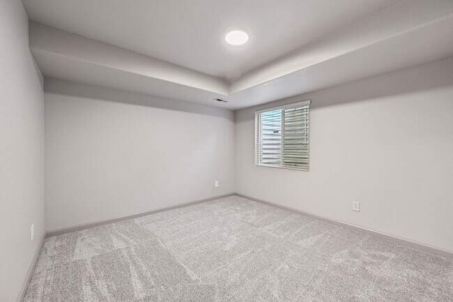 Building Photo - 5540 Almont Ave