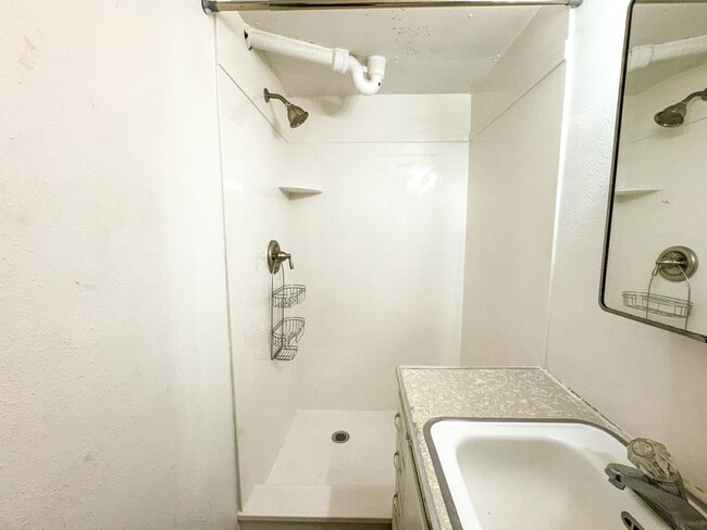 Building Photo - 775 E 820 N