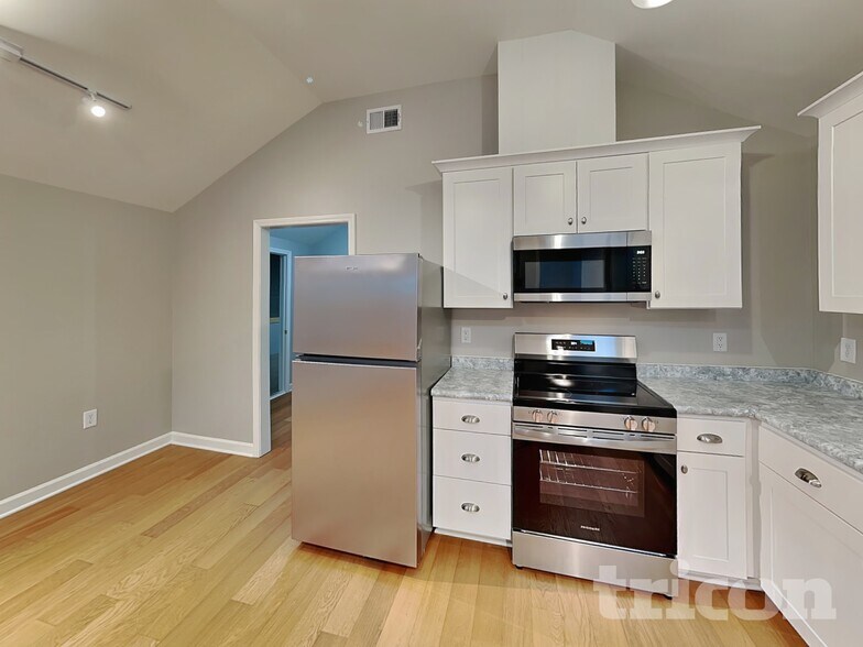 Building Photo - 8203 Knollwood Cir