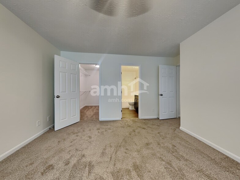 Building Photo - 3202 Meadoway Ct