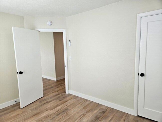 Building Photo - 3Bd/1Ba Single Story Home - For viewing!