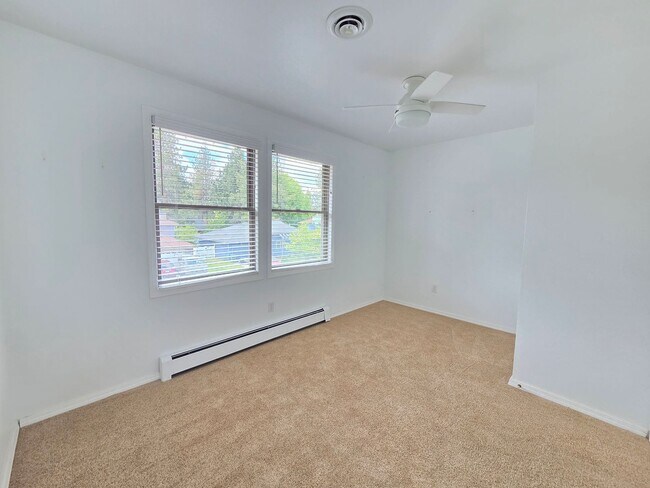 Building Photo - $3,050 - 4 Bed / 2.5 Bath Beautiful Home in Upper South Hill