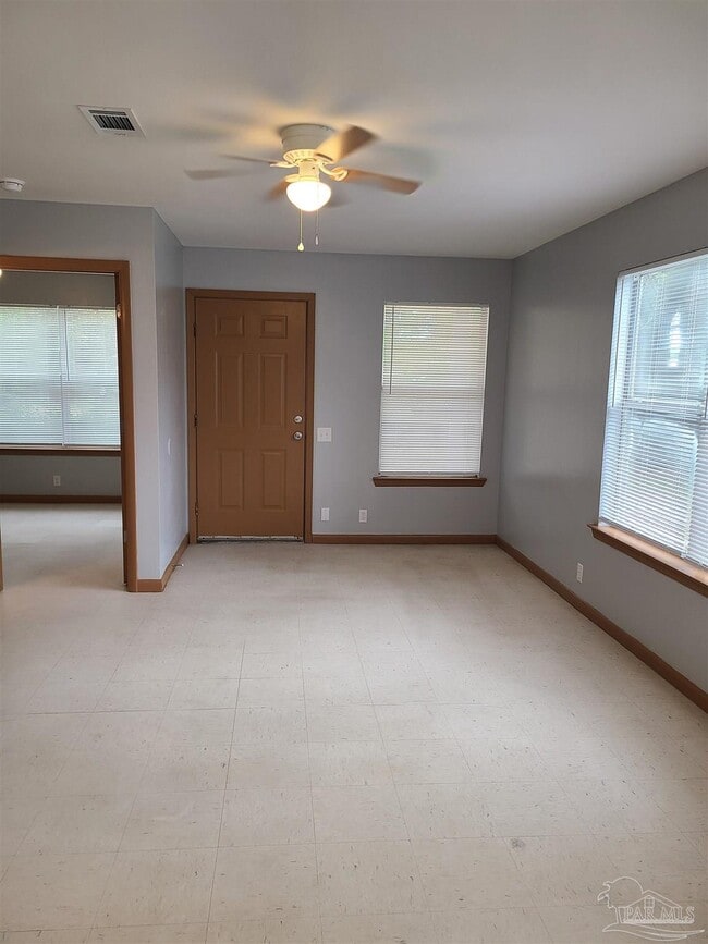 Building Photo - 457 S L St