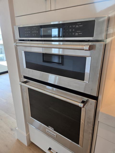 Building Photo - 8337 Distinctive Dr