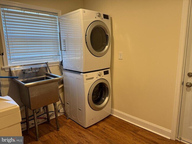 Building Photo - 1859 E Ridge Pike