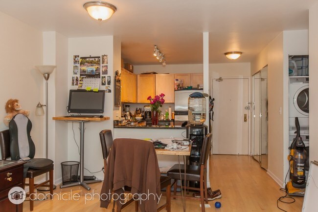 Building Photo - 222 E Pearson St