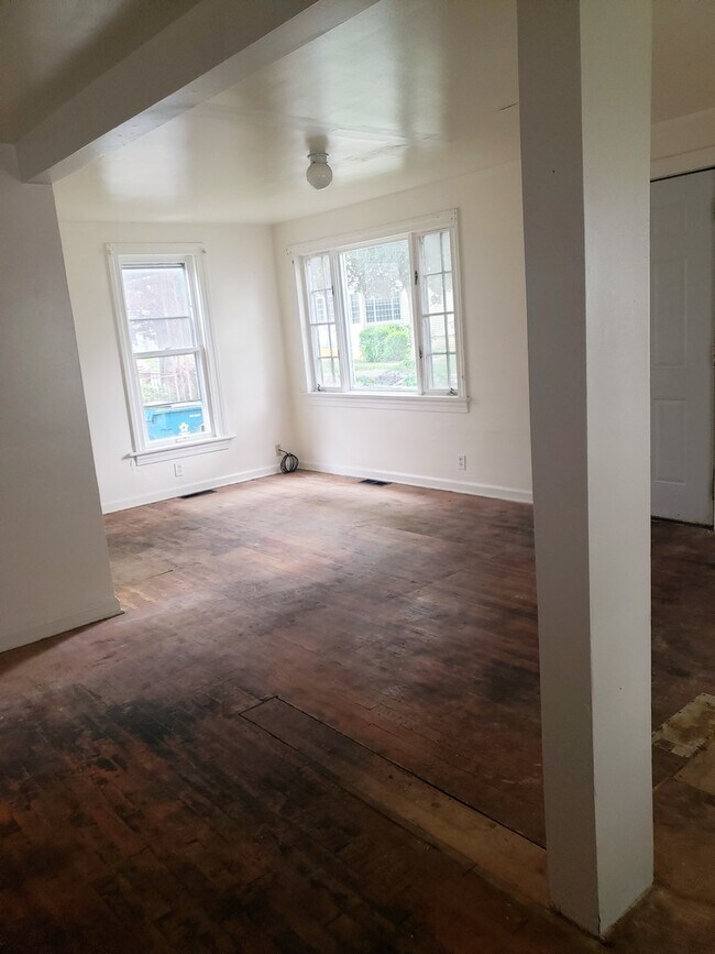 Building Photo - 409 Hendry St