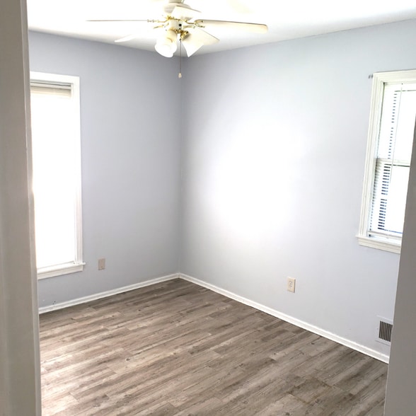 Building Photo - 8000 E 120th St