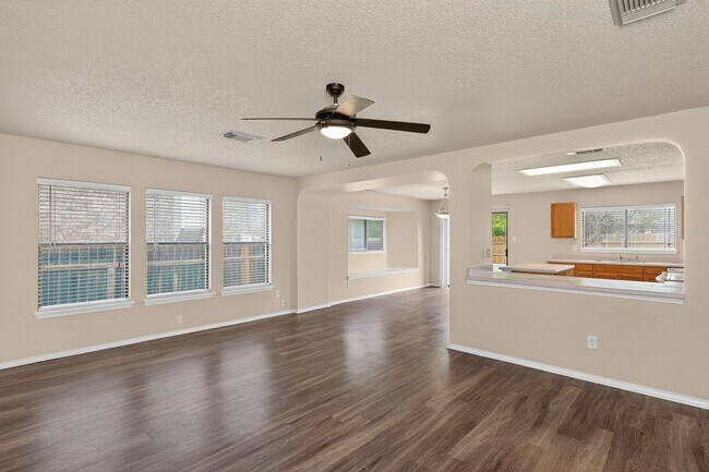 Building Photo - 10526 Bluegrass Pond