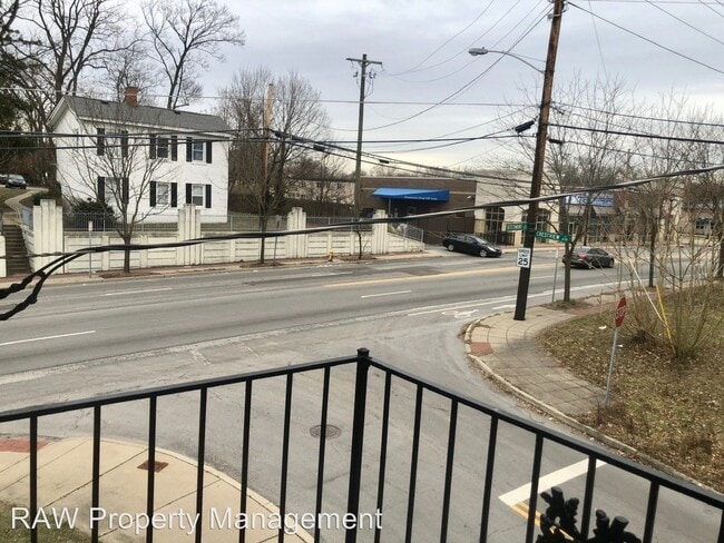 Building Photo - 2323 Beechmont Ave