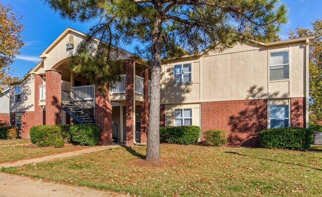 Building Photo - 501 Par Dr