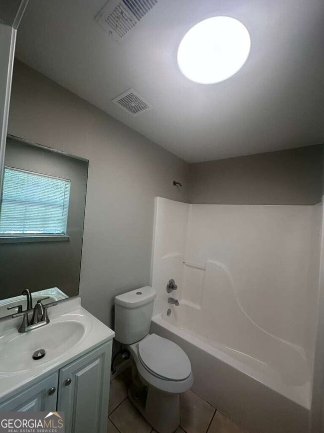 Building Photo - 400 Stonehaven Cir
