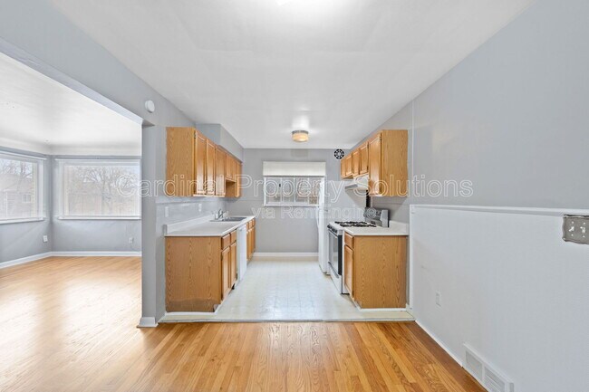 Building Photo - 5520 Bosworth Pl