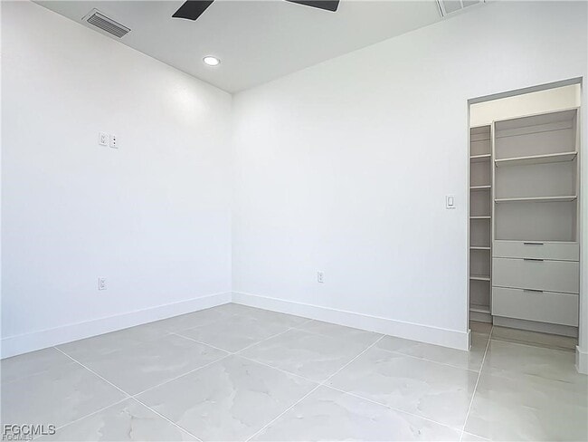 Building Photo - 323 NE 19th Terrace