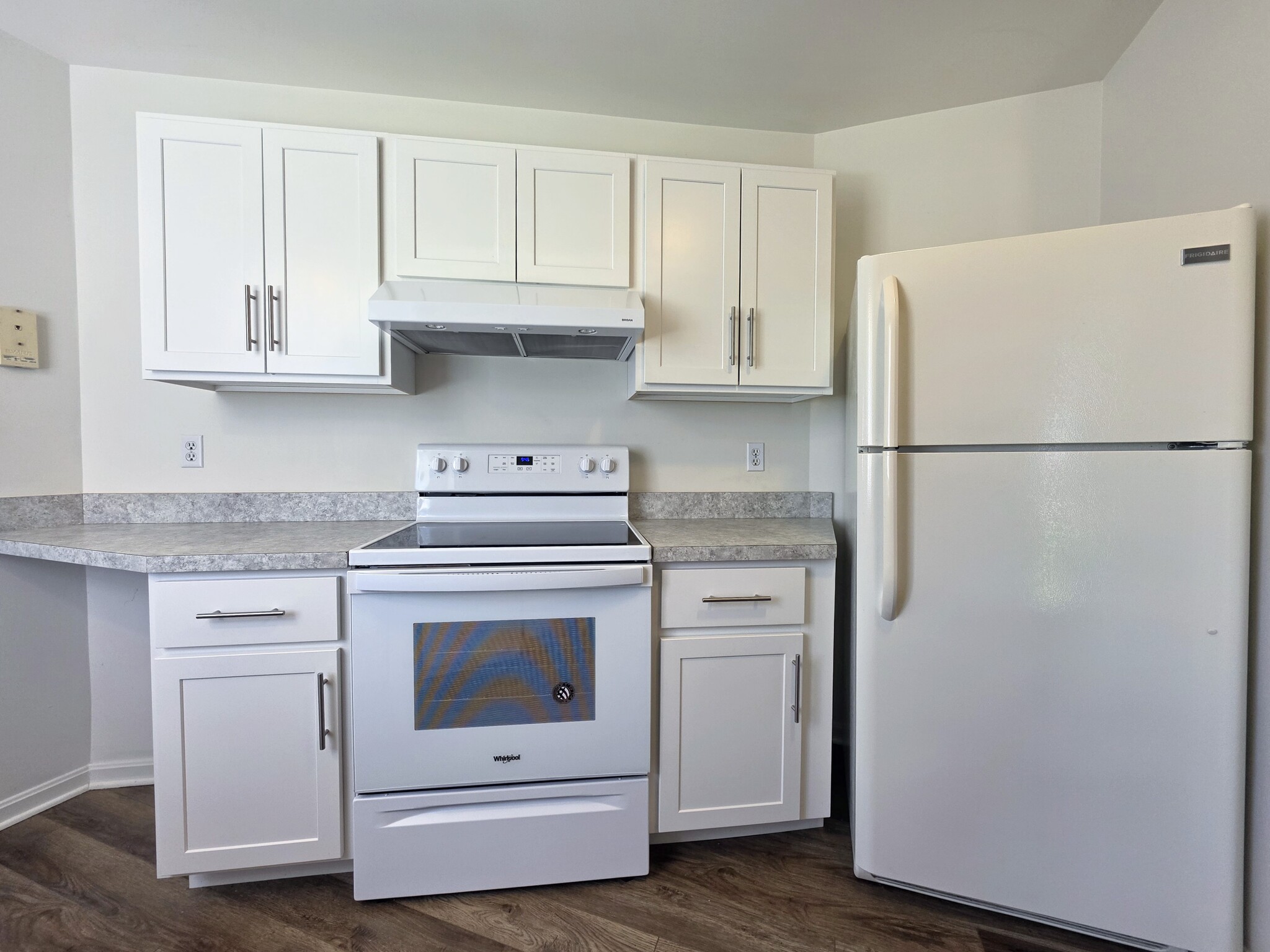 Building Photo - 391 E Jackson St