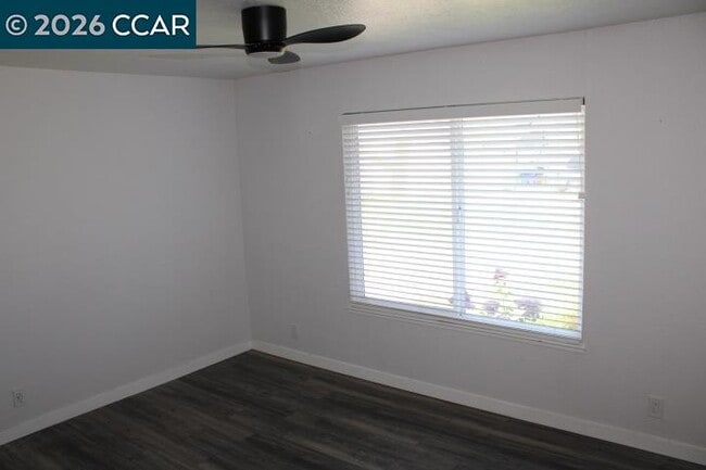 Building Photo - 130 Aster Ct