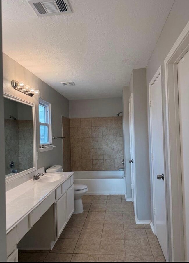 Building Photo - 4707 E Parma Dr