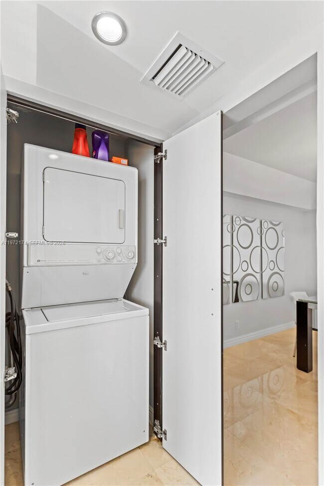 Building Photo - 1901 N Ocean Blvd