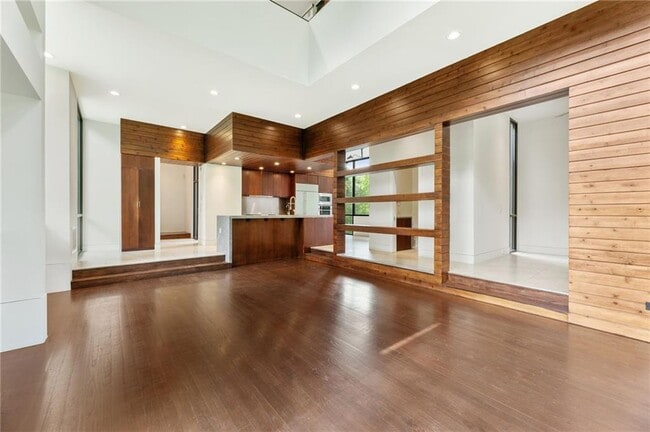 Building Photo - 2105 Fairhaven Cir NE
