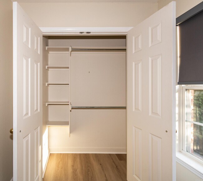 Building Photo - 7106 Ohio St